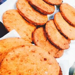 A picture of Meethi tikiyan.