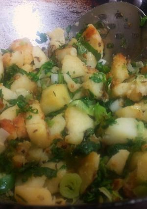 A picture of Potato & spring onion veggies.