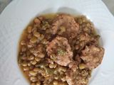 Solomillo de cerdo con guisantes secos