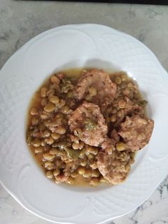 Una foto de Solomillo de cerdo con guisantes secos