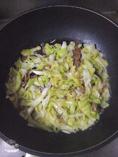 高麗菜炒珍菇素肉燥 的食譜成品照片