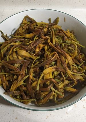 涼拌金針花 的食譜成品照片