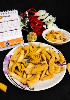 A picture of Namakpare (Savory Fried Snack).
