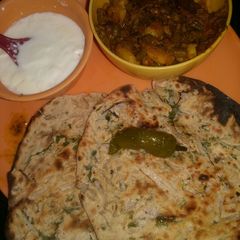 A picture of Palak muli ke paranthe.