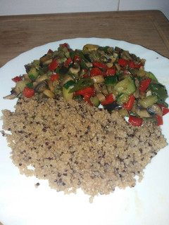 Una foto de Quinoa con verduras