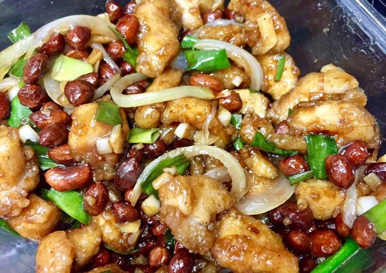 Bagaimana Menyiapkan Ayam Kung Pao yang Lezat Sekali