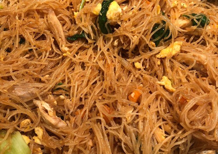 Recipe of Favorite Bihun Goreng (Fried Rice Noodles)