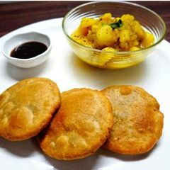 A picture of Potato kachori.