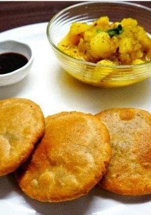 A picture of Potato kachori.