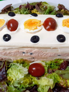 Una foto de Pastel de atún y aceitunas negras