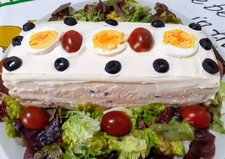 Pastel de atún y aceitunas negras