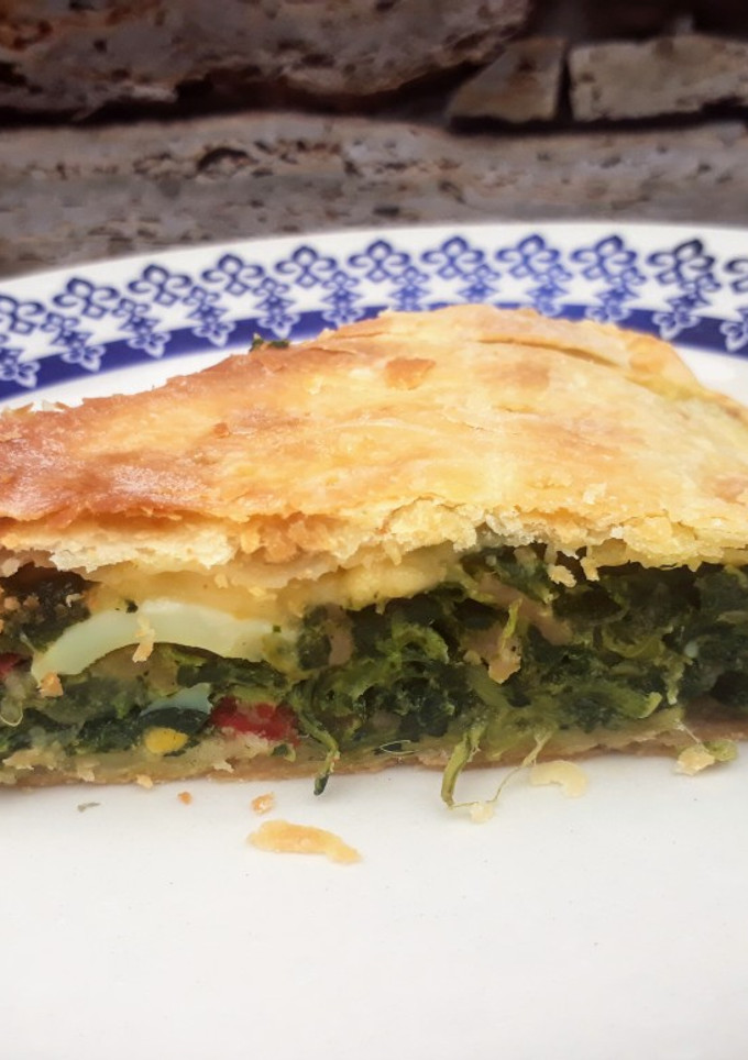 Una foto de Tarta de acelga con masa casera
