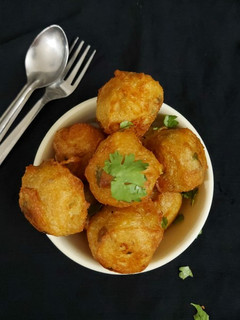 બટાકા વડા (Bataka Vada Recipe In Gujarati) રેસીપી મુખ્ય ફોટો