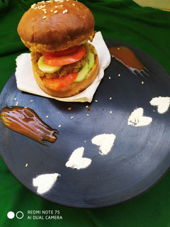 बर्गर (Burger recipe in hindi) रेसिपी मुख्य फोटो
