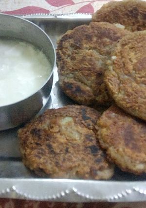 A picture of Singhara flour aaloo tikki.