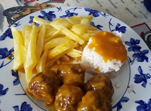 Foto principal de Albóndigas con salsa amarilla tipo española