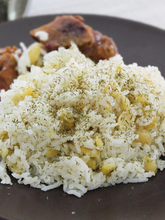 Una foto de Arroz con eneldo y habas