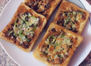 صورة لوصفة بيتزا توست 🍕🍞😍