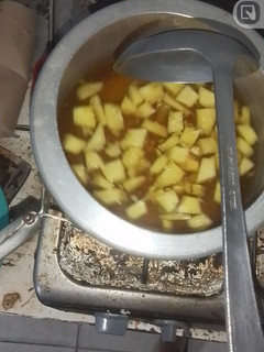 Una foto de Piña dulce en cuadros para pizza