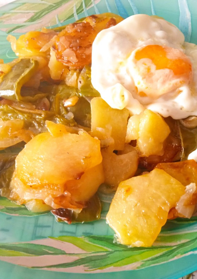Una foto de Patatas a lo pobre con huevo