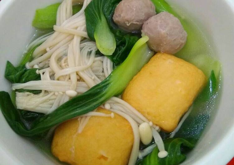 Cara Gampang Menyiapkan Sup pakchoy &amp;jamur Enoki(chese tofu&amp;bakso sapi) yang Lezat Sekali