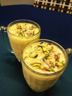A picture of Mango Nuts Smoothie.