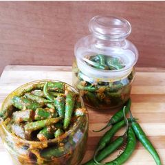 A picture of Green chilli pickle.