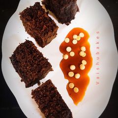 A picture of Vanilla Caramel Chocolate Brownies.