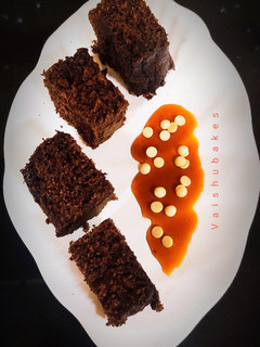 A picture of Vanilla Caramel Chocolate Brownies.