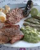 Carne asada a la BBQ con guarniciones "Estilo enojona"
