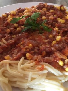 صورة لوصفة معكرونة باللحمة المفرومة و الصلصة 🍝