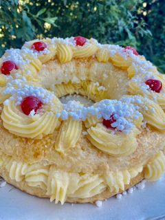 Una foto de Rosca de Pascua rellena de crema pastelera 🐰