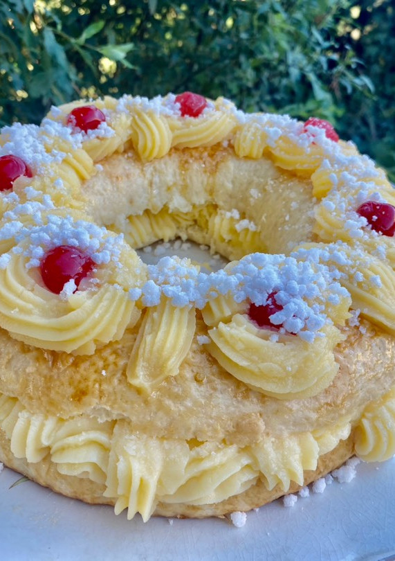 Una foto de Rosca de Pascua rellena de crema pastelera 🐰