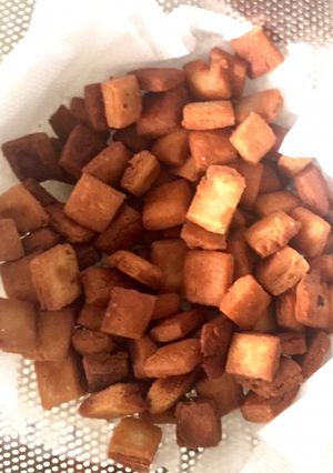 A picture of Maida biscuit or diamond cuts biscuit.
