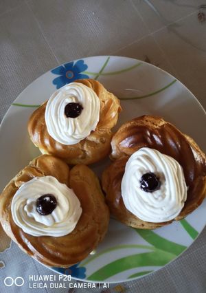 Foto di Zeppole di San Giuseppe al forno ripiene con crema. Tutto bimby