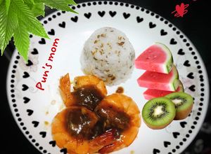 Hình của món Tôm cháy tỏi rim nho xanh.