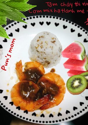 Hình của món Tôm cháy tỏi rim nho xanh.