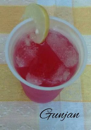 A picture of Rose lemonada.