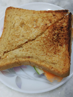 கேரட் அண்ட் குக்கும்பர் சாண்ட்விச்(carrot and cucumber sandwich recipe in tamil) செய்முறை முக்கிய புகைப்படம்