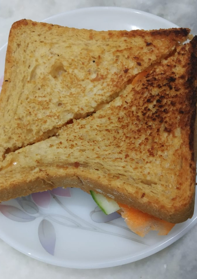 கேரட் அண்ட் குக்கும்பர் சாண்ட்விச்(carrot and cucumber sandwich recipe in tamil) செய்முறை முக்கிய புகைப்படம்