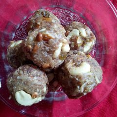A picture of Dates laddu.