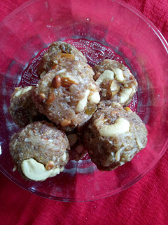 A picture of Dates laddu.