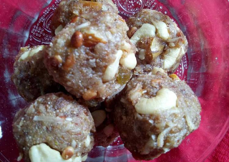 Step-by-Step Guide to Make Homemade Dates laddu