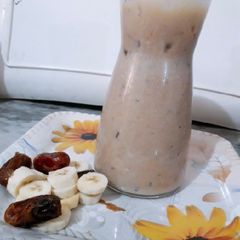 A picture of 🍌 Banana & date milkshake.