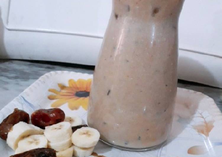 Steps to Prepare Super Quick Homemade 🍌 Banana &amp; date milkshake