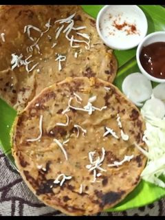 વેજ પનીર આલુ પરોઠા(Veg paneer aalu parotha recipe in Gujarati) રેસીપી મુખ્ય ફોટો