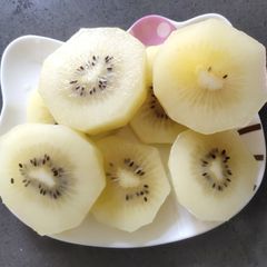 A picture of Fresh Kiwi.
