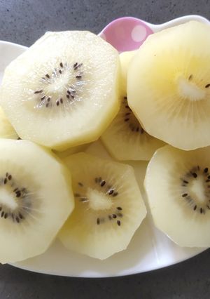 A picture of Fresh Kiwi.