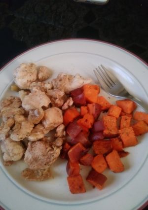 A picture of Anita's Healthy Lunch Chicken Nuggets & Roasted Yams🍠.