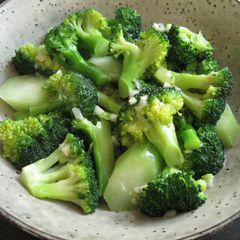 A picture of Broccoli with Garlic Sauce.